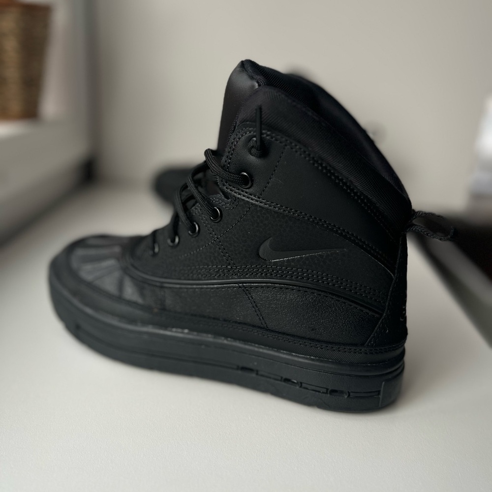 Nike Black Athletic high Sneakers Rain Snow Boots youth 3.5 boys girls winter